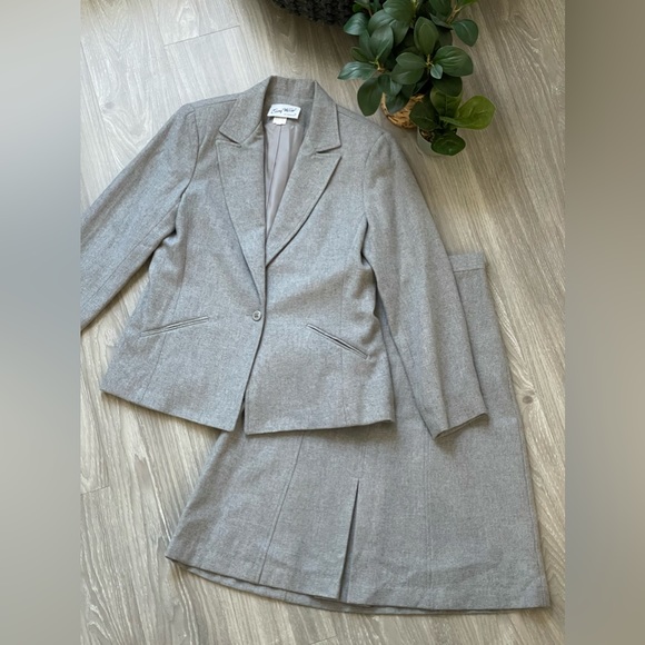 Vintage Easy Wear Grey Wool Blazer & Flare Skirt Set - Picture 6 of 15
